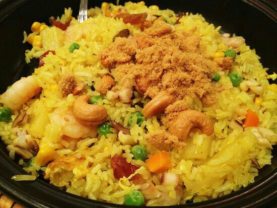 咖喱菠萝炒饭图片_咖喱炒饭的做法_海鲜菠萝咖喱炒饭(2)