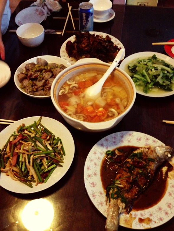 手绘过年团圆饭