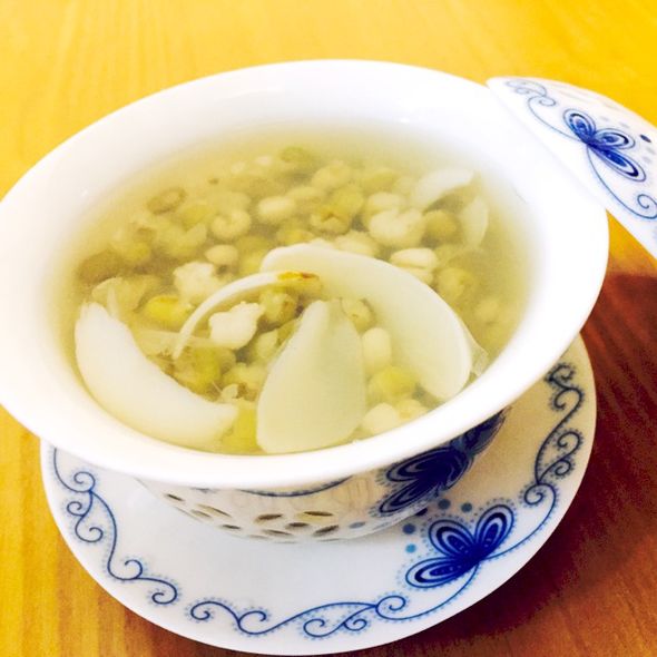 清炒百合绿豆汤