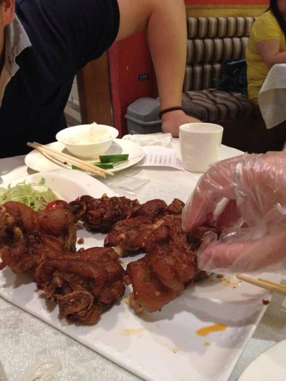 电视剧中出现的东莞广场面,猪蹄黄鱼^o^蜀府,小上海美食节万达椒盐图片